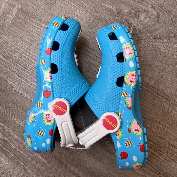 CROCS x Cocomelon Toddlers Classic Clogs Size 9 NWOB - Picture 7 of 8